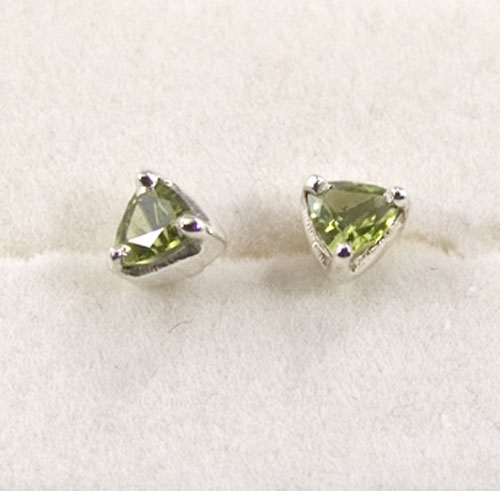 Ohrstecker Peridot Triangel