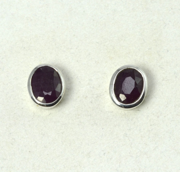 Unikat Ohrstecker Rubin Oval 8x6 mm