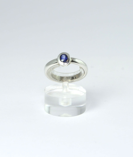 Unikat Ring Saphir Oval 4x3 mm