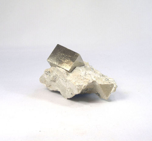 Pyrit Stufe auf Mergel