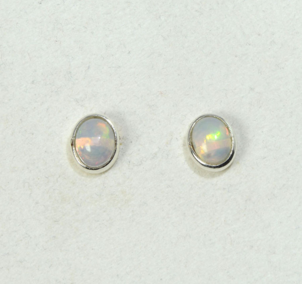 Unikat Ohrstecker Edelopal Oval 8x6 mm