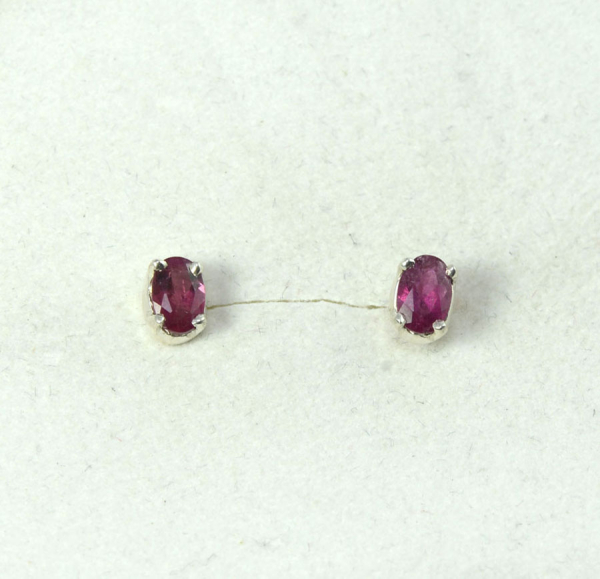 Ohrstecker Turmalin Rubellit Oval 6x4 mm