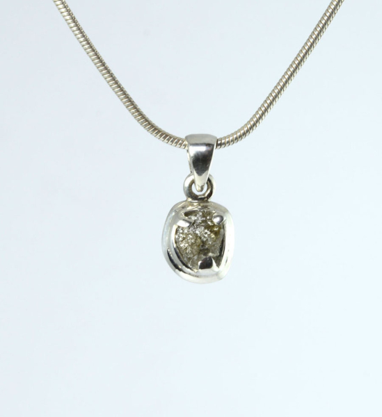 Unikat Anhänger Diamant Rohstein Mittel